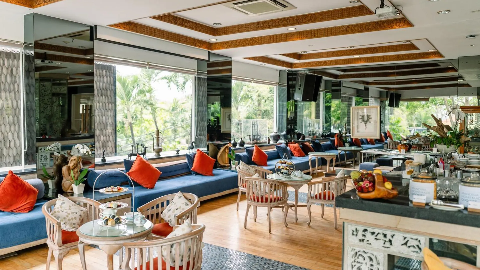 Bali Mandira Beach Resort & Spa Legian  5*, Legian (Bali)